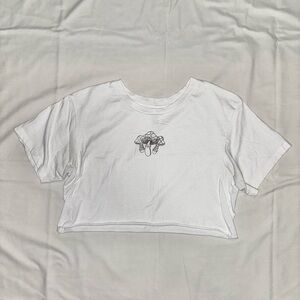 White mushroom cropped t-shirt